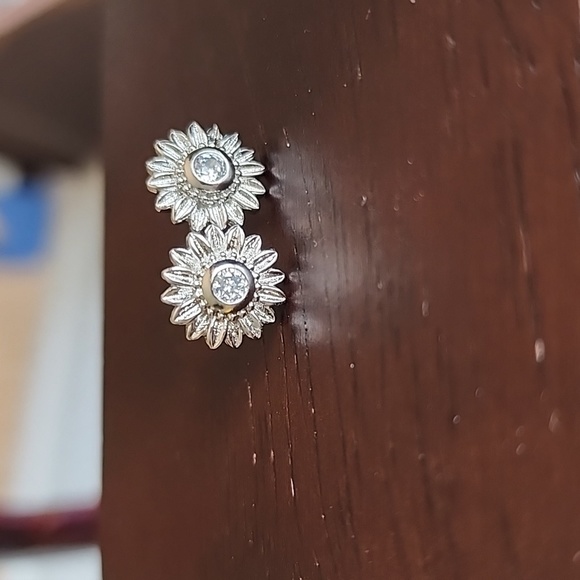 SUNFLOWER 925 Stud Earrings with  Simulated Diamond - Picture 3 of 10